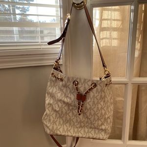 Cream/tan crossbody/bucket bag. Michael Kors.